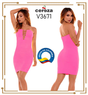 Ref. 004 -V3671 Vestido corto con hombros descubiertos de la marca CEREZA, que tiene un hermosos decorado frontal en escote - Ropa Colombiana